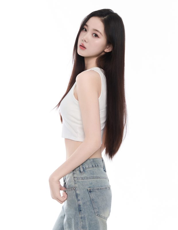 9P美女李瑜白色无袖短上衣 牛仔裤穿搭 完美小蛮腰写真图集_次元岛