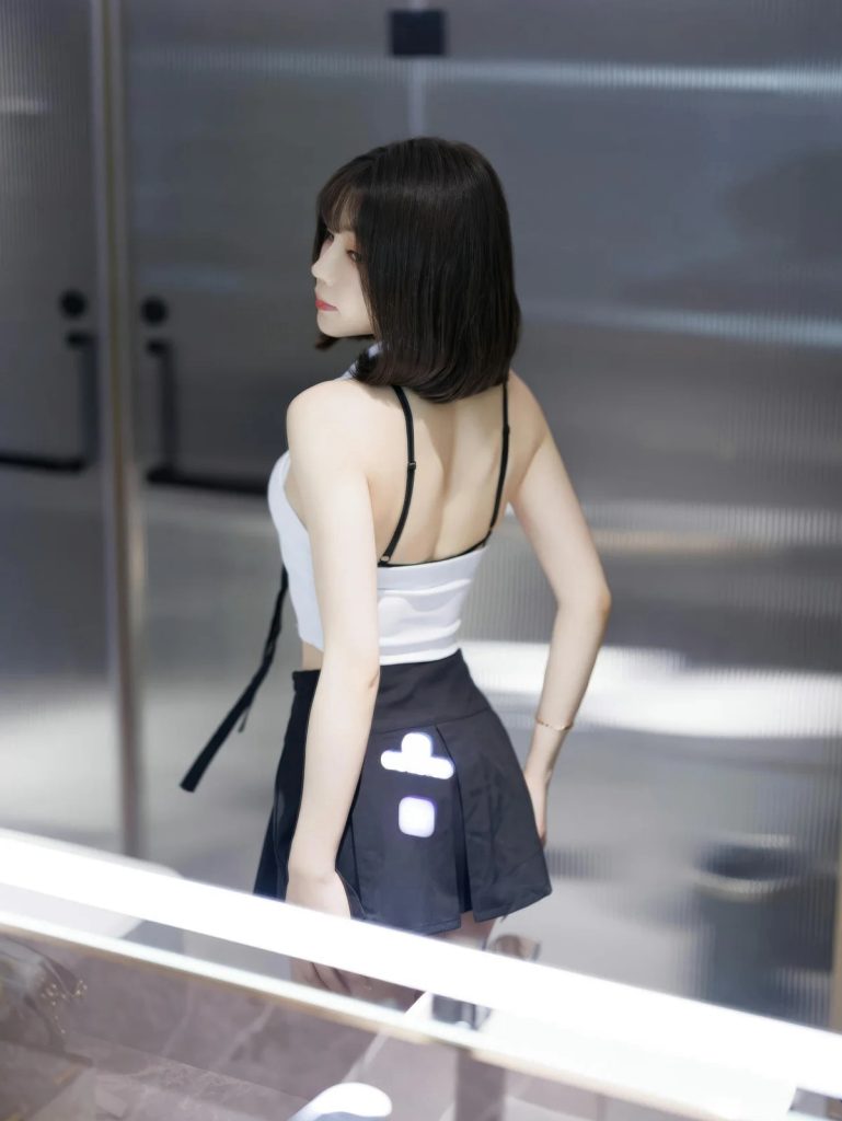 图片[4]_11P徐莉芝Booty甜辣学院风 白色无袖短上衣 黑色百褶短裙写真美照_次元岛