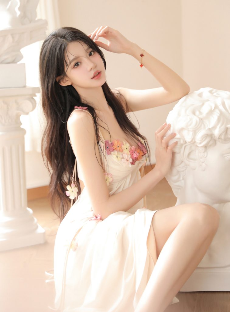 图片[2]_米白色吊带睡裙 居家木地板上柔美浪漫写真图集手机壁纸_次元岛