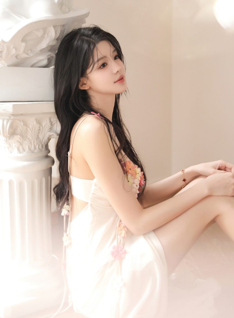 图片[5]_米白色吊带睡裙 居家木地板上柔美浪漫写真图集手机壁纸_次元岛