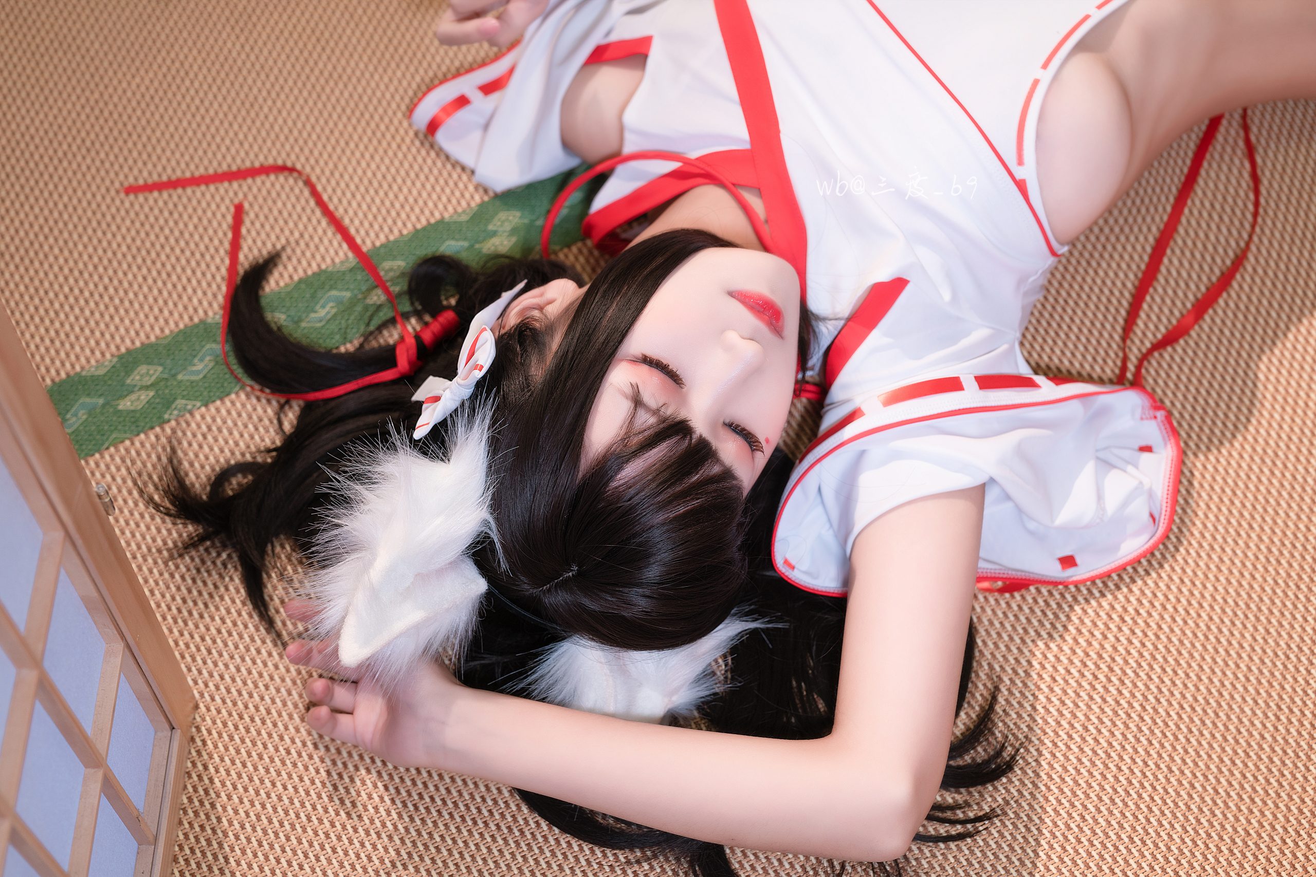 27P三度 狐巫女 白色丝袜玉足 狐狸尾巴 4K壁纸_69005_次元岛