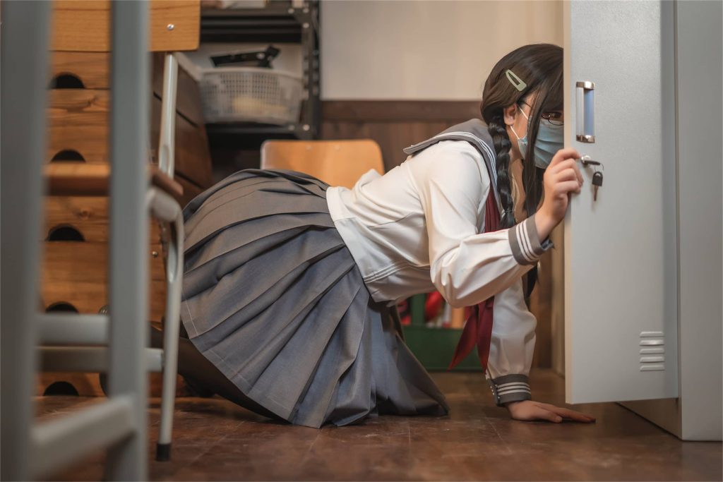 图片[3]_51P 啊日日_Ganlory 放课后风纪 教室 课桌 丝袜 学生装写真NO.015_次元岛