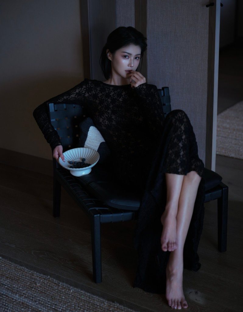 图片[2]_10P网红美女程儿 黑色镂空连衣裙氛围感私发 手机壁纸写真图集_次元岛