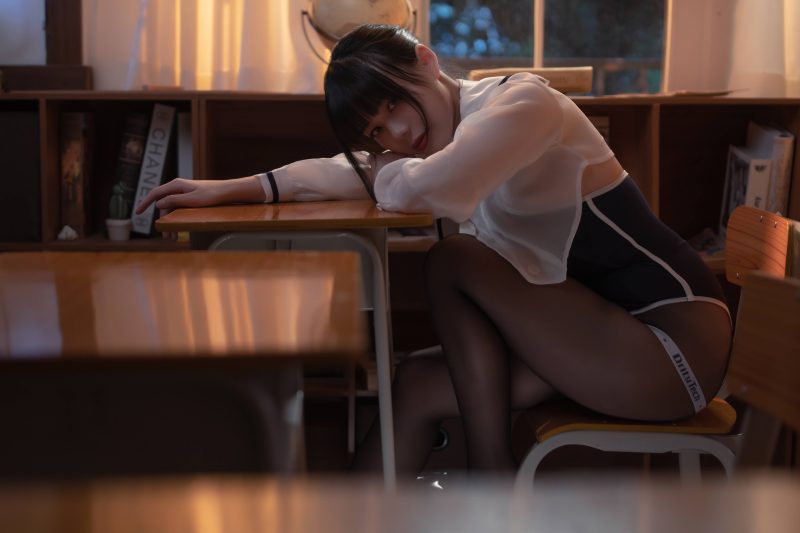 69P 九言 竞泳 课桌 瞬湿cosplay 美女图片库NO.004_次元岛