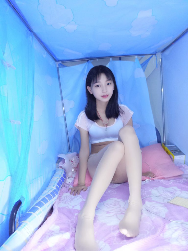 图片[4]_108P蓓蓓 宿舍床上穿黑白灰丝 高清美女图片_次元岛