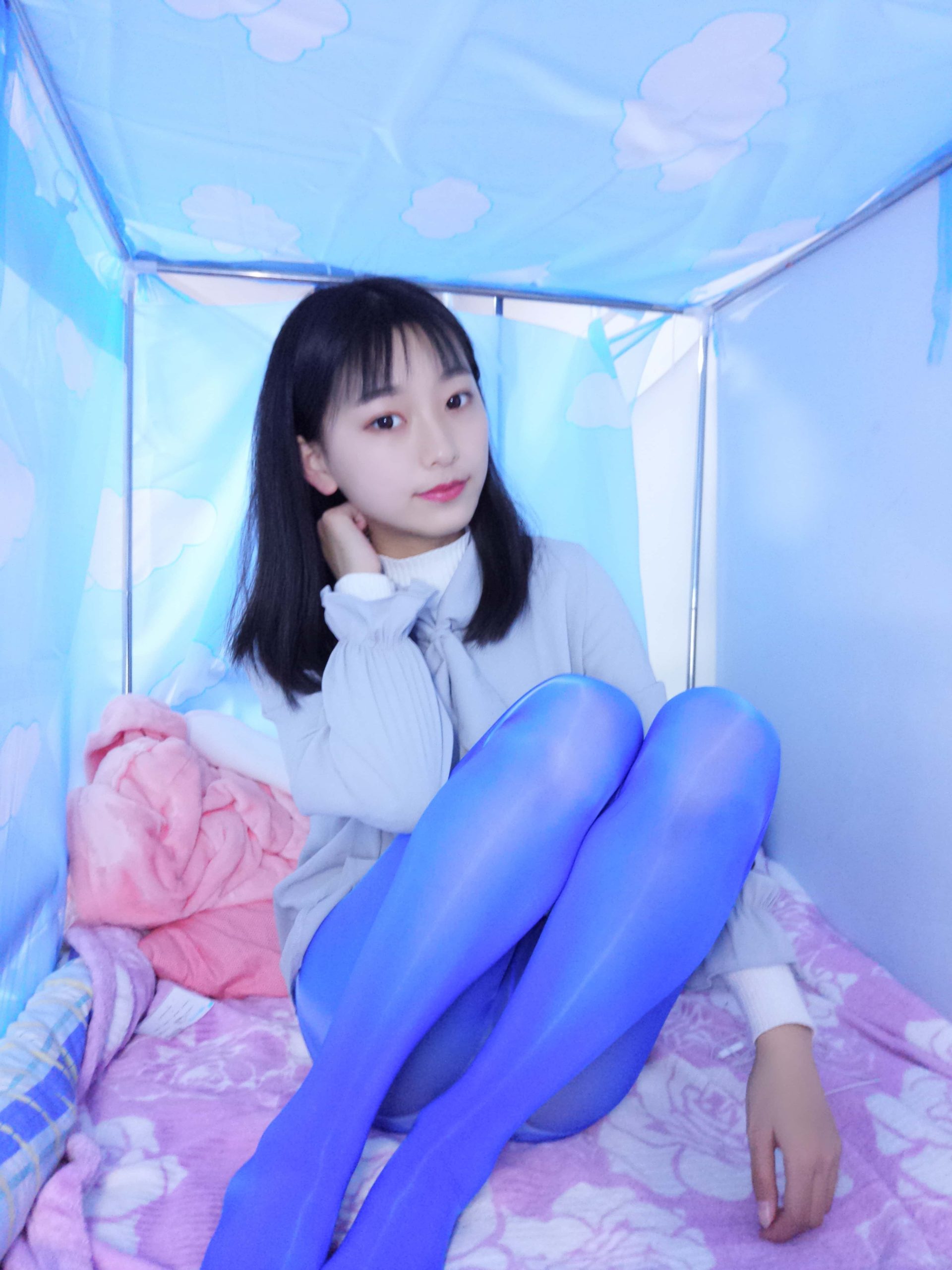 85P蓓蓓 宿舍彩色丝袜 玉足壁纸2k 高清美女图片 手机壁纸图片_次元岛