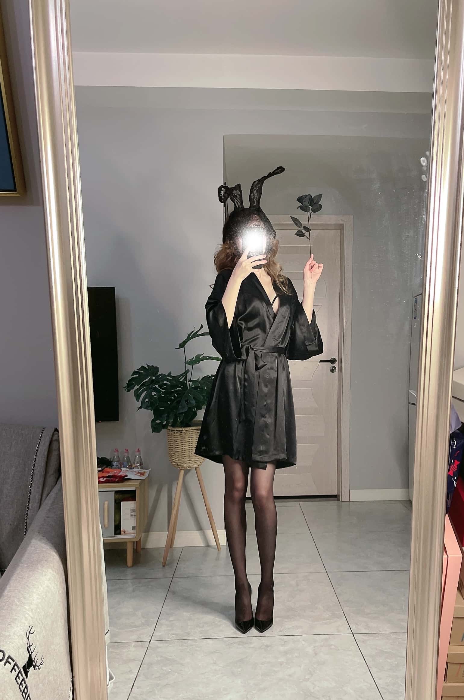 20P+1视频鹿八岁 赠送图 蕾丝兔女郎 性感美女图片NO.051_次元岛