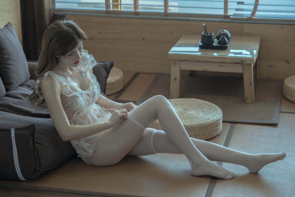 图片[1]_41P+1视频鹿八岁baby 白色围裙 壁纸高清 手机壁纸NO.003_次元岛