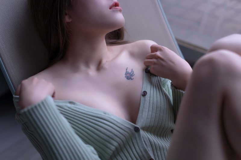 79P1V鹿八岁baby 椅子芷绿 高清美女图片NO.005_次元岛